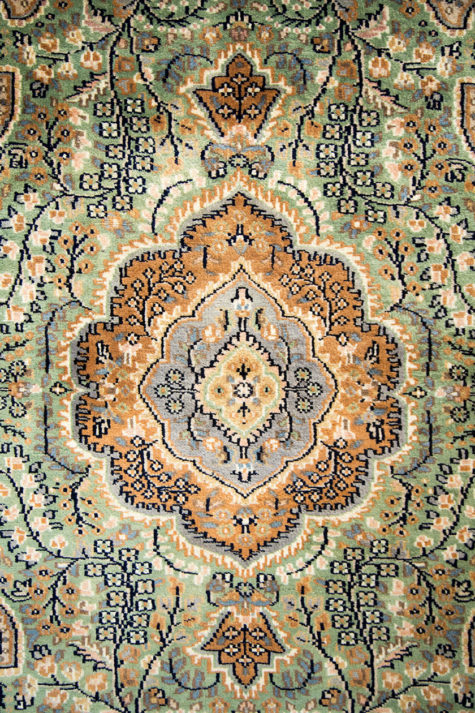 Floral design wool silk coffee table rug