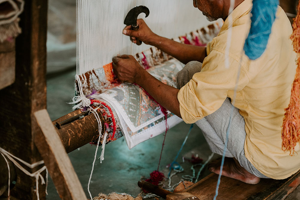 Custom order wool silk carpet weaving