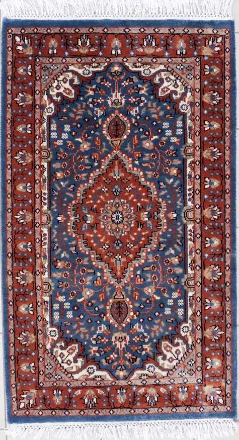 Handmade hand knotted floral design area rug use as scatter rug