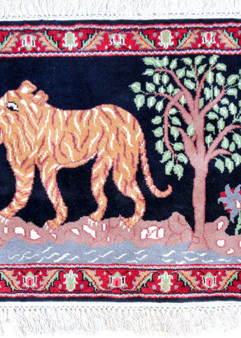 Pictorial rug of tiger wall hanging made from pure wool from Kashmir