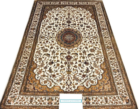 white oriental 6 by 4 rug