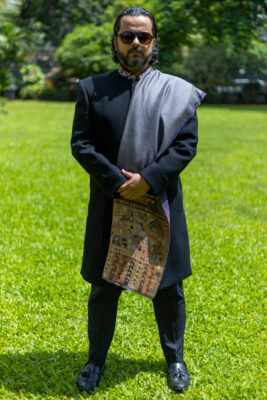 Men's Pashmina shawl neck wrap style Authentic Pashmina shawl for men wrapped around the neck