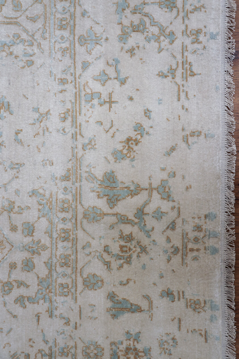 cream-transitional-rug-texture-detail-with-silk-highlights