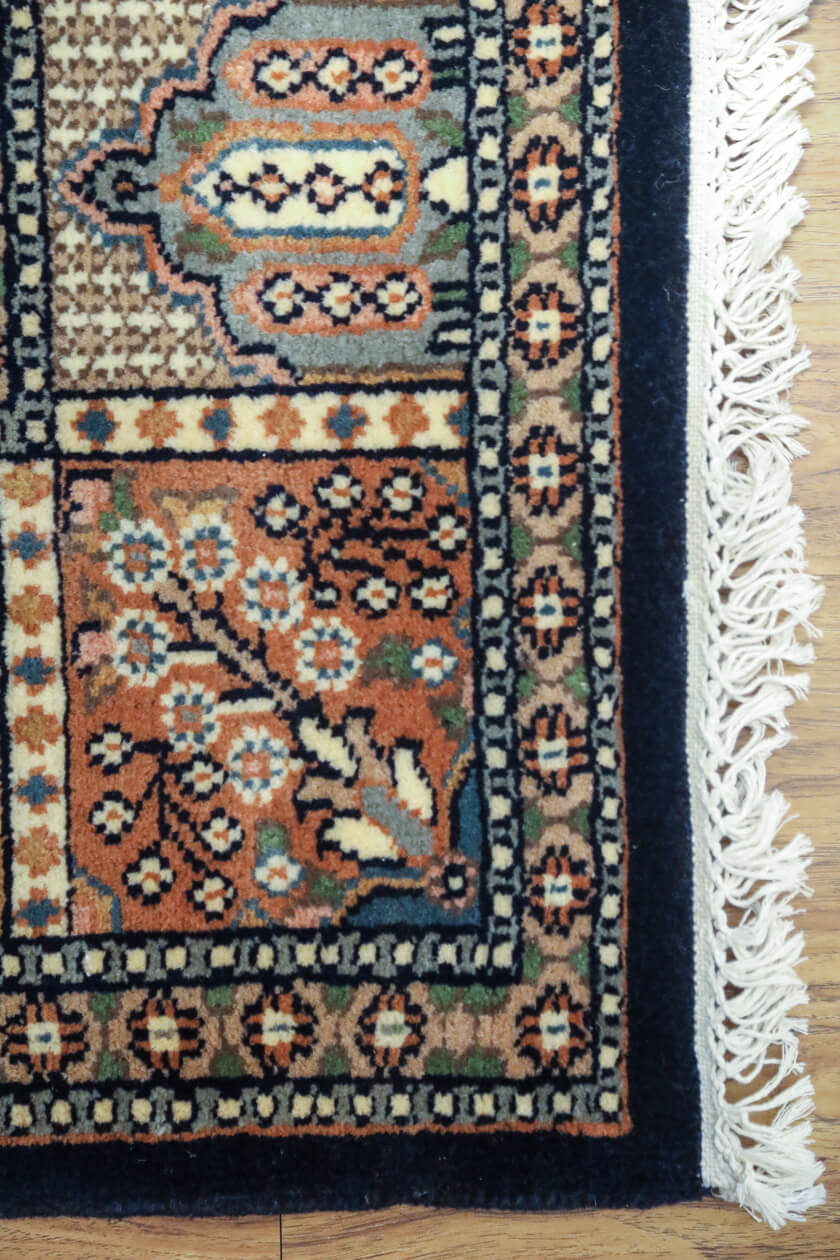 hand-knotted-indo-persian-geometric-rug-9x6-corner-detail