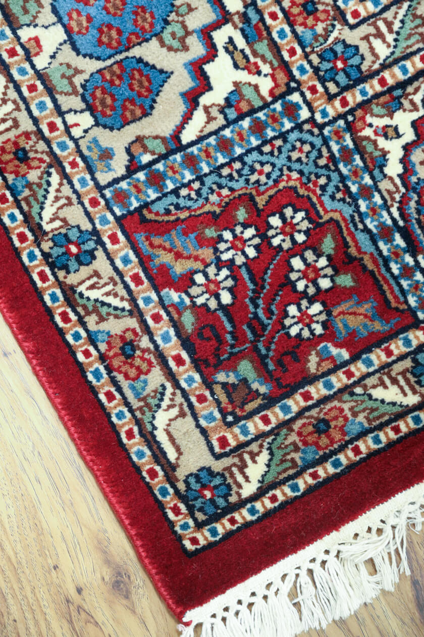red-geometric-panel-rug-hand-knotted-corner-detail