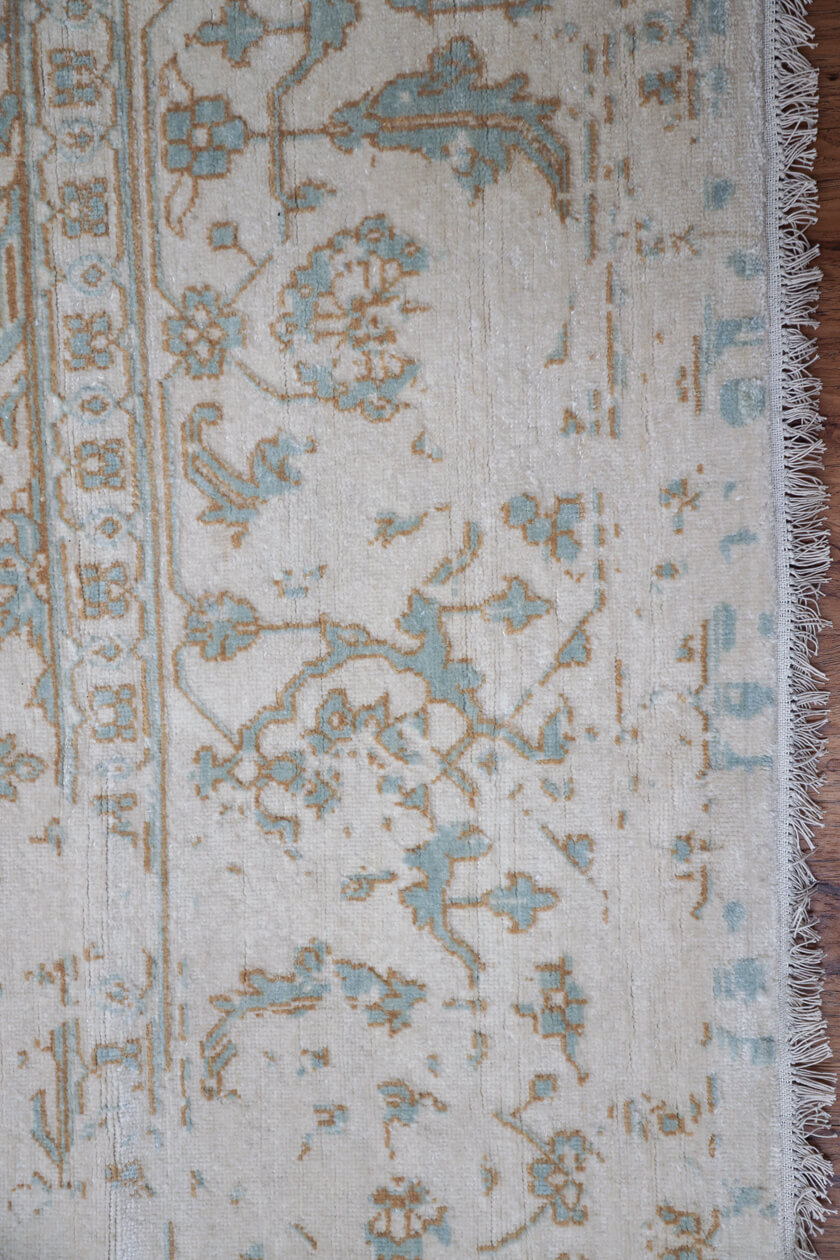 transitional-design-cream-rug-corner-and-border-detail