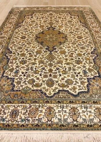 Cloud Cream Yazd Kashmiri hand-knotted carpet in pure silk, handmade in India with 972,000 knots