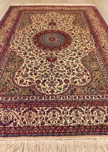 Ivory Ferahan handmade Indian silk carpet featuring 972,000 knots per square inch and pure silk warp.