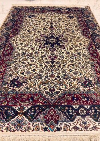 Hand-knotted Kashmiri pure silk rug in Antique White Tabriz pattern with elegant Ivory highlights. 6x4 feet, 972,000 knots.