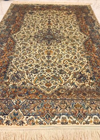 Hand-knotted Kashmiri pure silk rug in Parchment Bright Nain pattern with elegant Ivory highlights. 6x4 feet, 972,000 knots.
